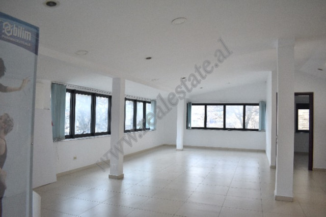 Office space for rent in Vllazen Huta street in Tirana.
The office it is positioned on the third&nb